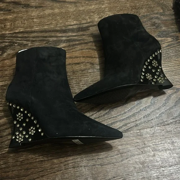 Tori Burch jeweled flower boot size 7 🖤 - Picture 2 of 5